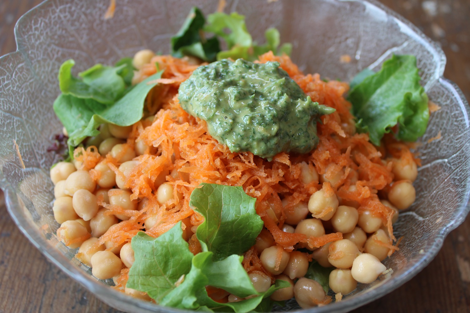 Quick Chickpea Salad with Parsley Pesto