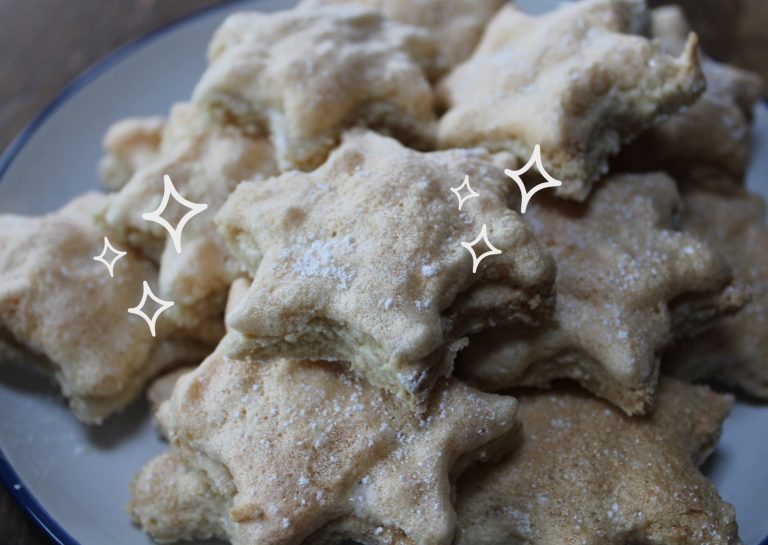 zimtsterne cinnamon cookies on a plate